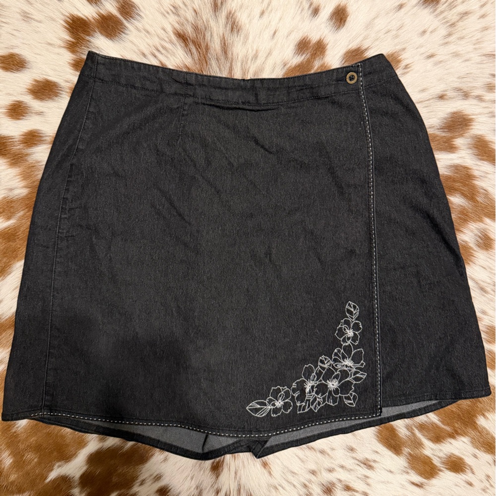 Floral Embroidered Black Skirt